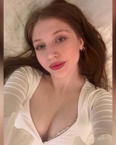 EllieEsmont photo
