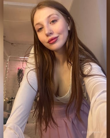 EllieEsmont photo