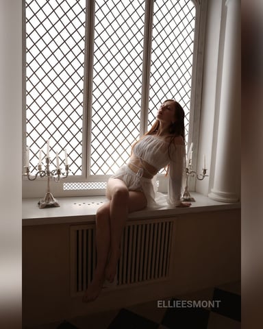 EllieEsmont photo