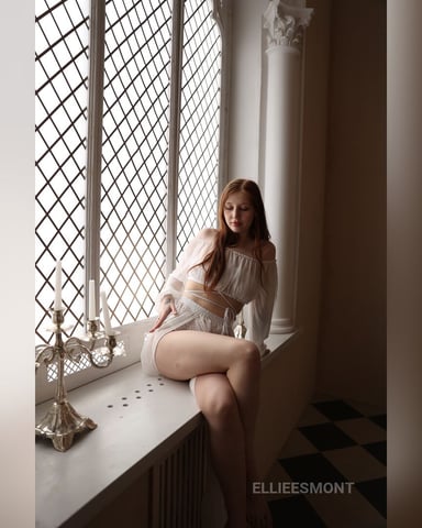EllieEsmont photo