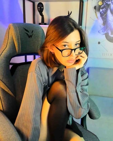 JadeHollis photo 1