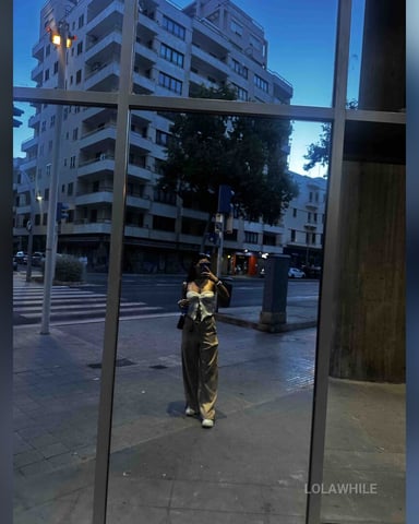 LolaWhile Foto