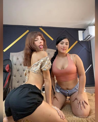 MiaAndHana Foto