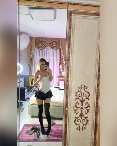 KanyaLopez photo