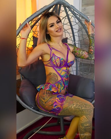 TiffanyMaze foto