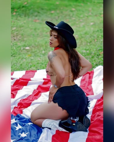 AshleyMckenz foto