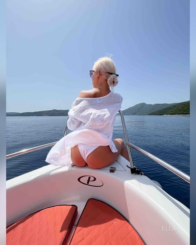 Ella Foto