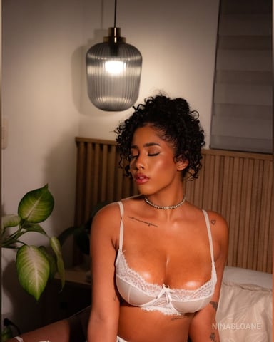 NinaSloane photo