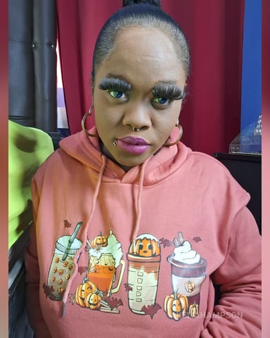 AkeliaHampson foto