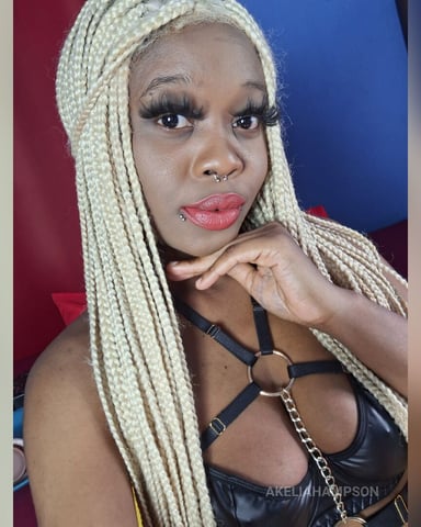 AkeliaHampson foto