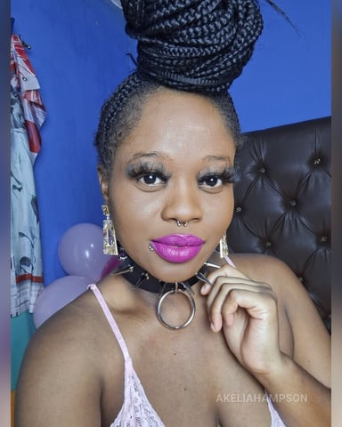 AkeliaHampson foto