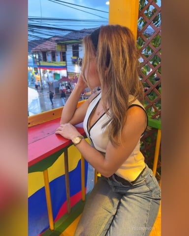 VeloraNoir Foto