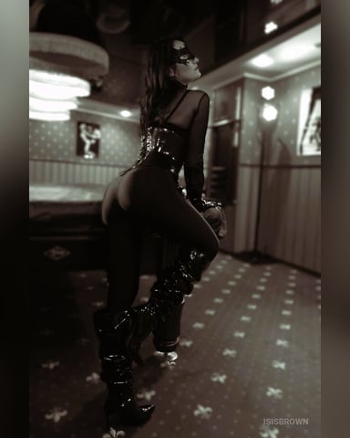 IsisBrown photo