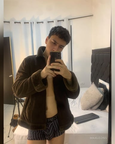 MaxLeons photo