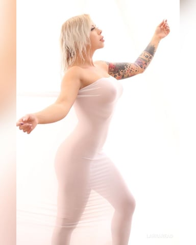 LarraRead photo