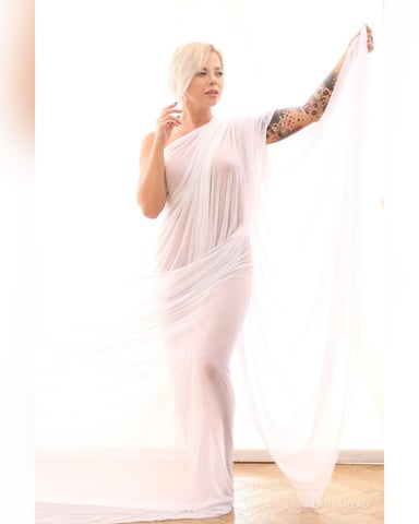 LarraRead photo