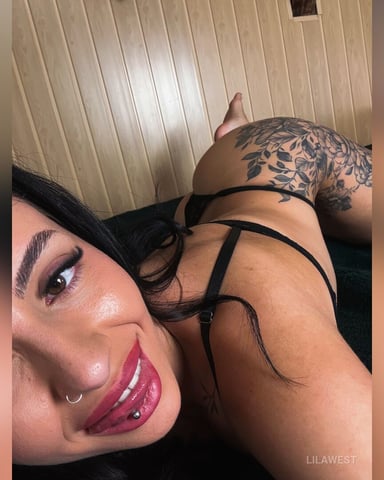 LilaWest foto