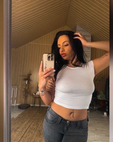 LilaWest foto