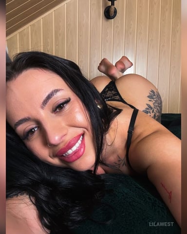 LilaWest foto