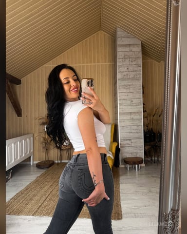 LilaWest foto