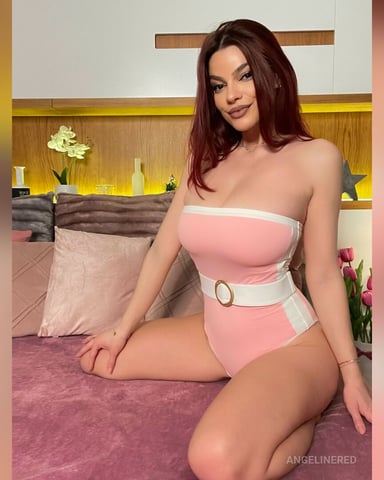 AngelineRed, fotografie