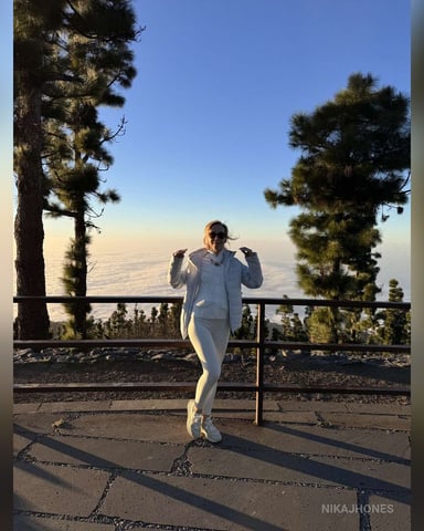 NikaJhones foto