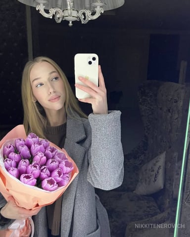 NikkiTenerovich Foto