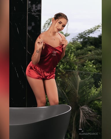 AlanaPearce foto