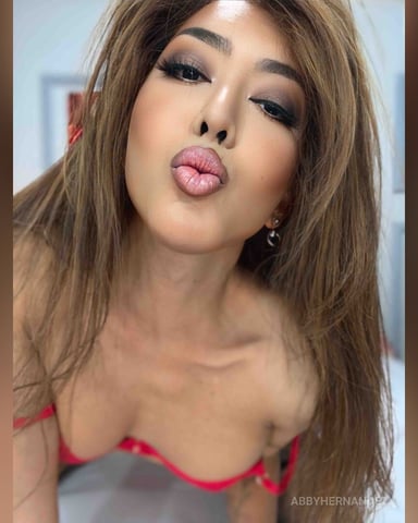 AbbyHernandez foto