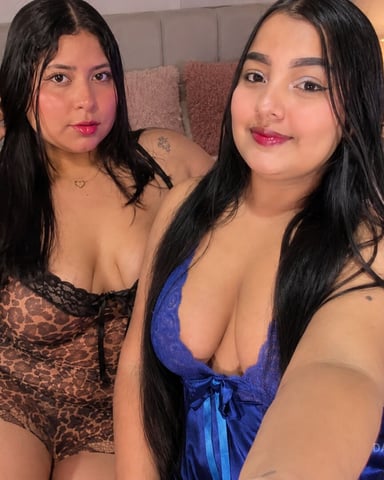 DakotaAndChloe photo