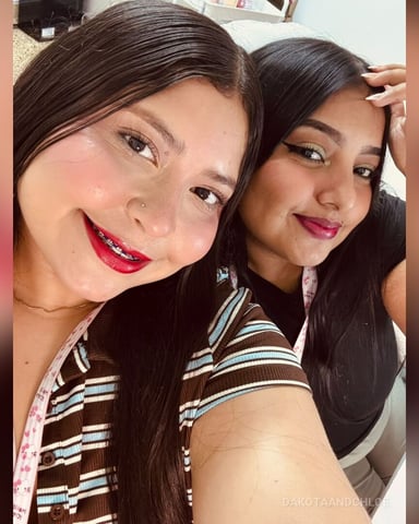 DakotaAndChloe photo