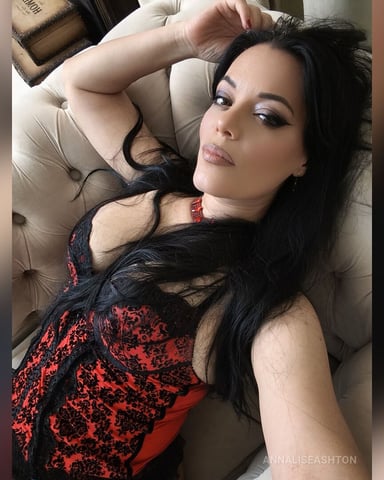 AnnaliseAshton foto