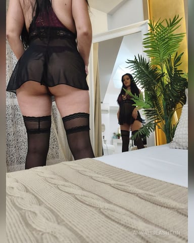 AnnaliseAshton foto