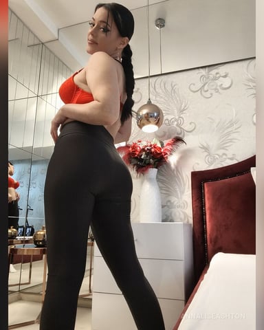 AnnaliseAshton foto