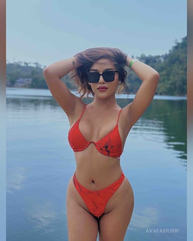 AvaFamurri foto