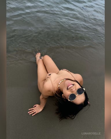 LunaRoselle photo