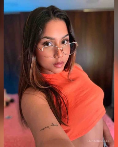 LunaRoselle photo