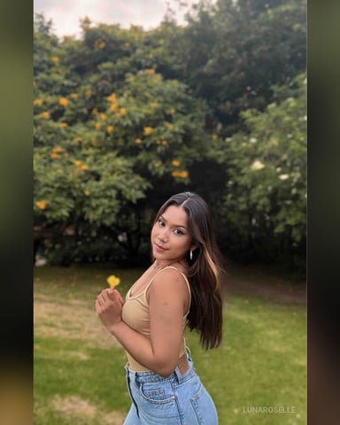 LunaRoselle photo