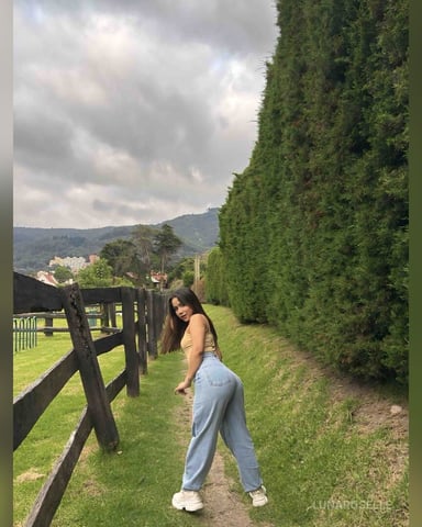 LunaRoselle photo