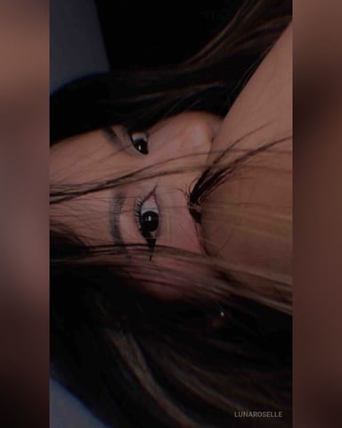 LunaRoselle photo