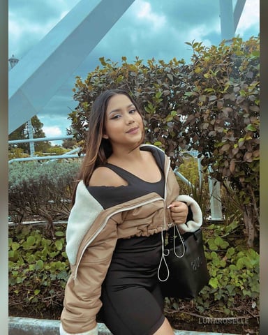 LunaRoselle photo
