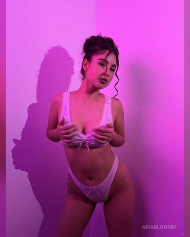 AriaBloomm photo
