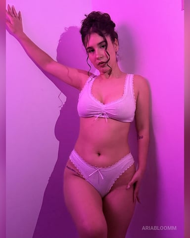 AriaBloomm photo
