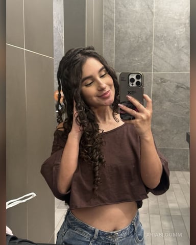 AriaBloomm photo