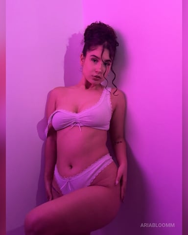 AriaBloomm photo