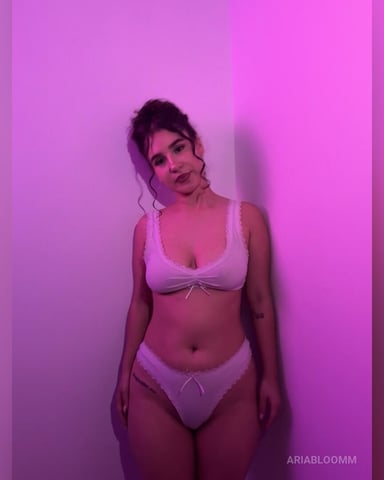 AriaBloomm photo