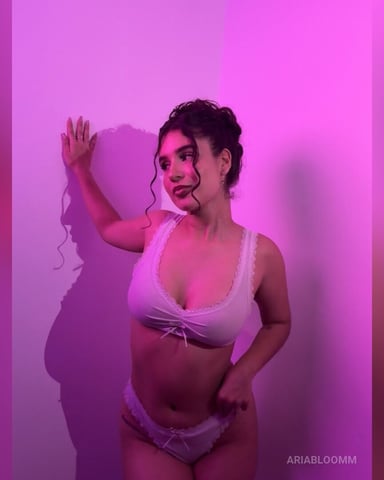 AriaBloomm photo