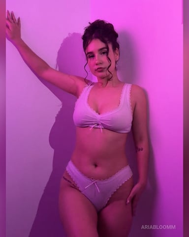 AriaBloomm photo