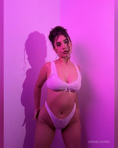 AriaBloomm photo