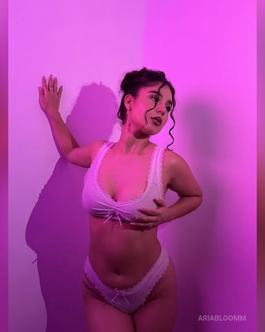 AriaBloomm photo